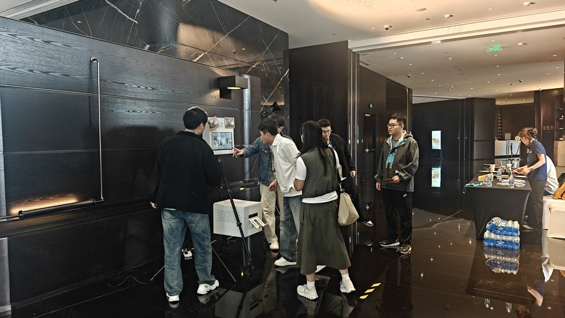 电子签名与现场留影互动区域