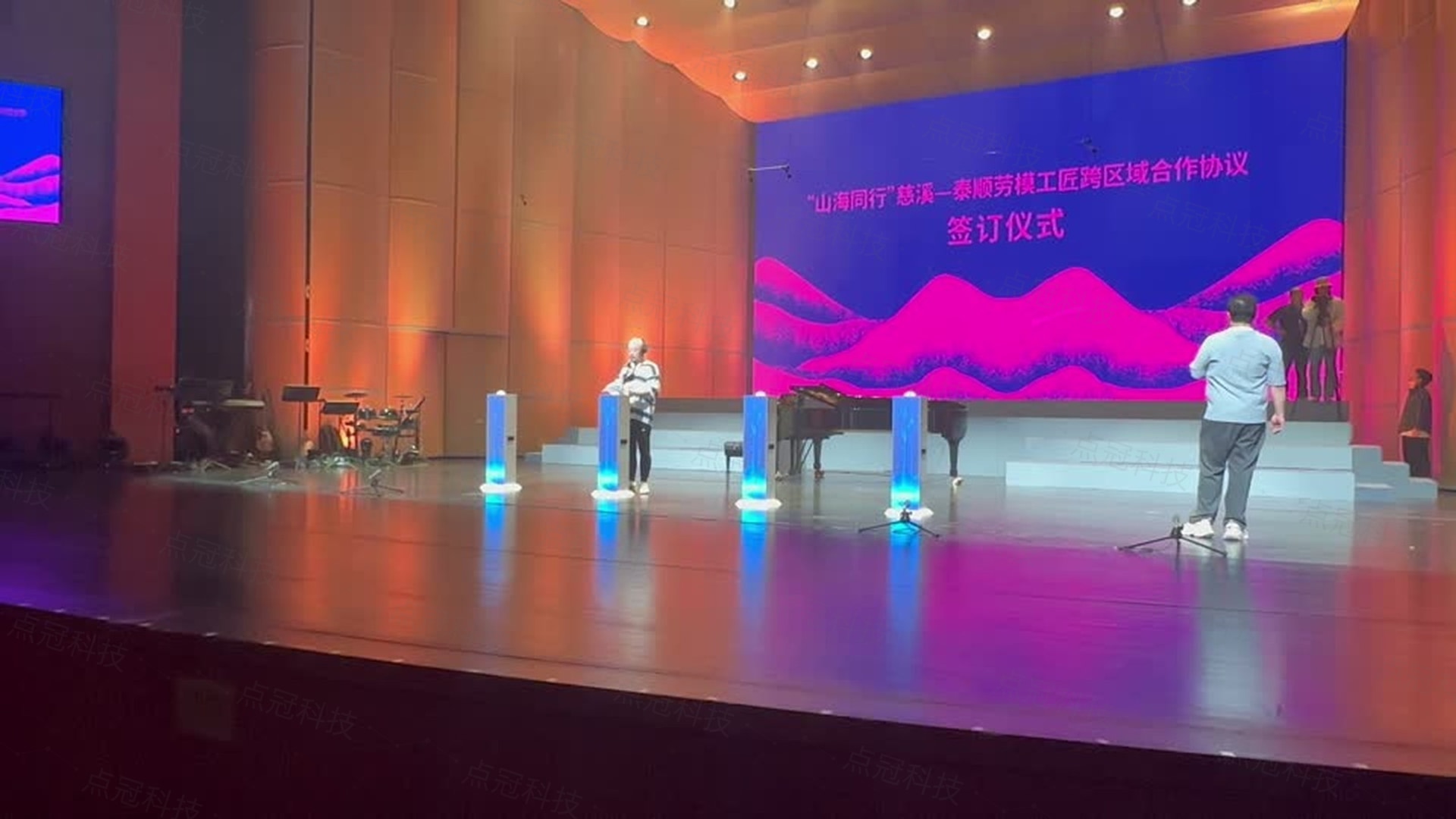 「山海和鸣·声动四季」LED启动立柱案例