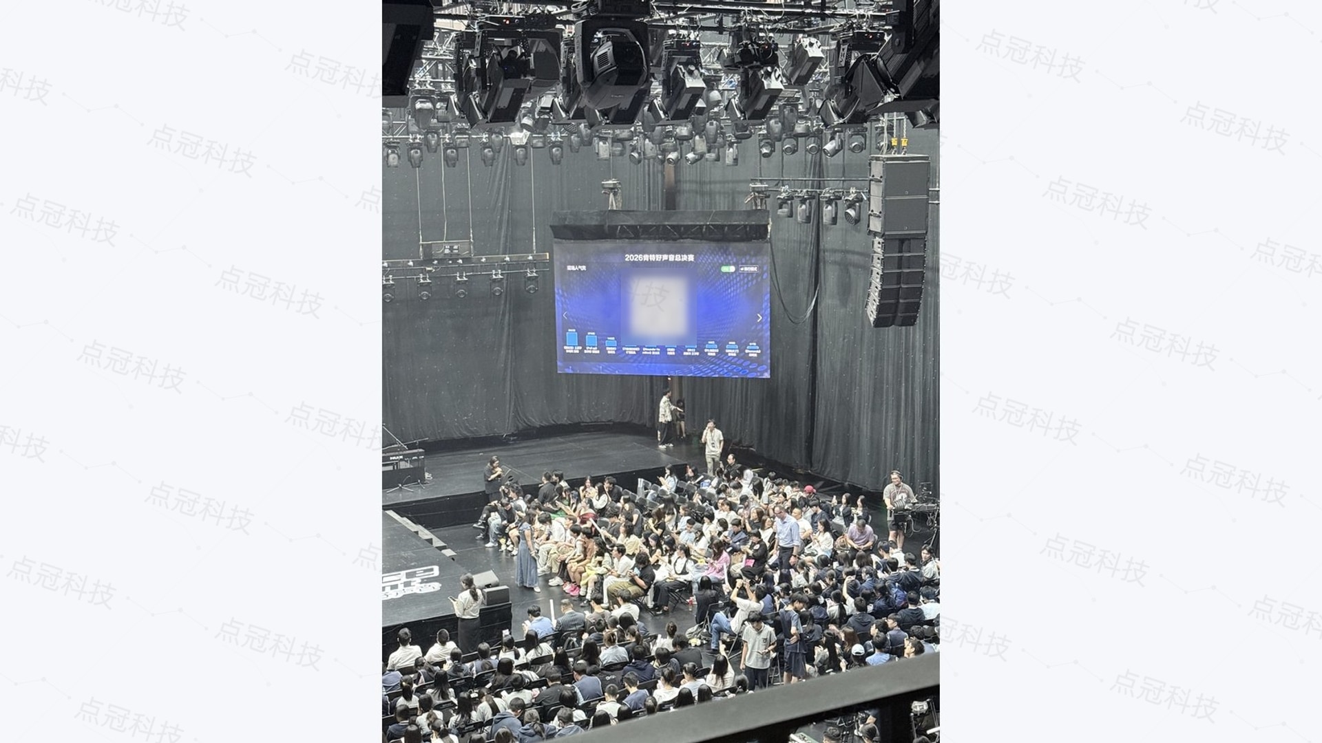 2026肯特好声音总决赛现场大屏二维码互动投票画面与观众席