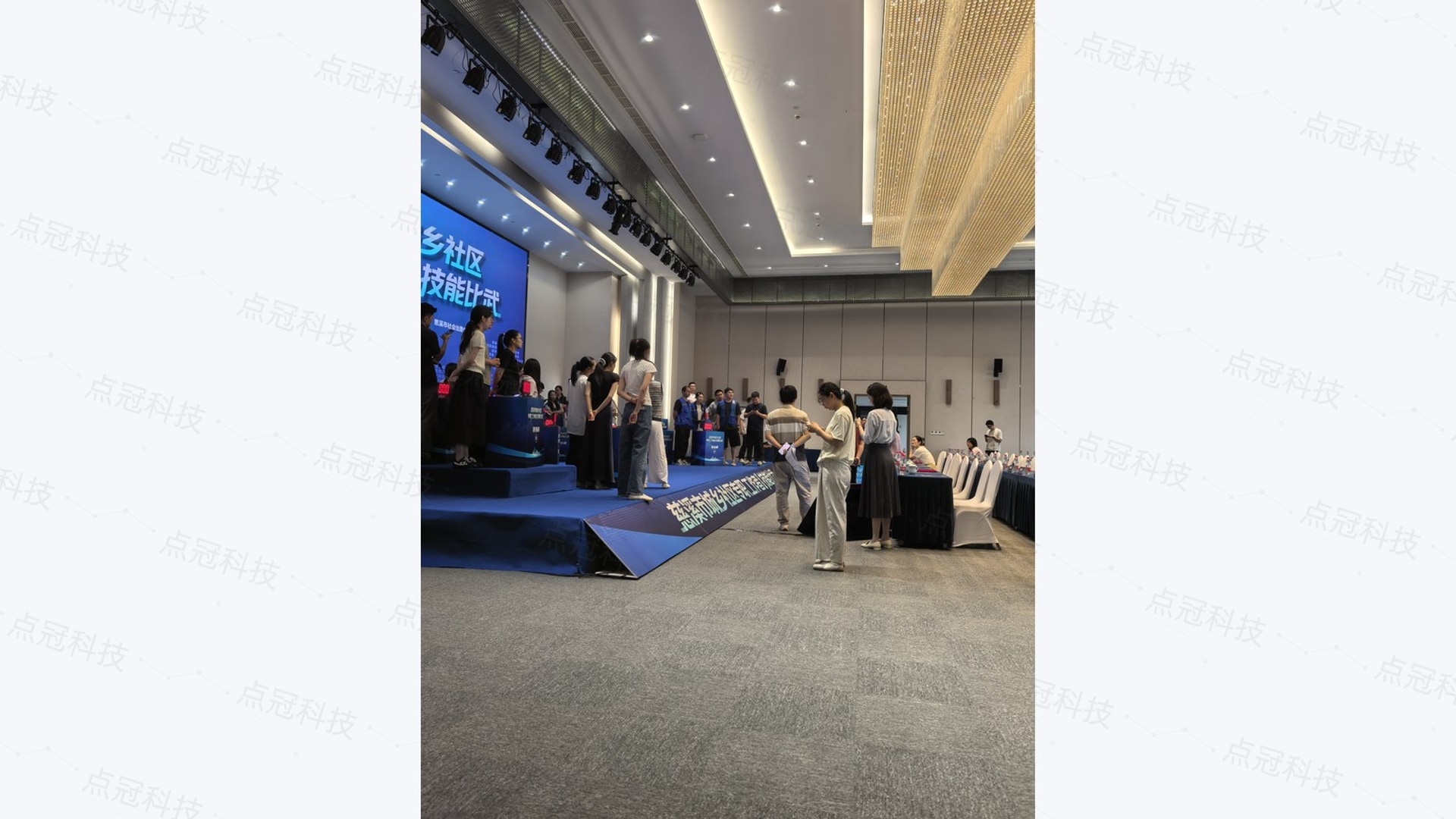 现场参赛队伍与观众区域